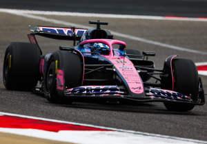 Alpine sleutelt aan auto in parc fermé, gridstraf wordt vlak voor GP Miami uitgedeeld