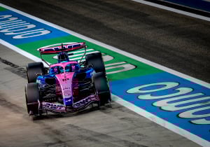 Alpine springt in het oog met opvallende achtervleugel in Bahrein
