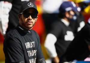 FIA scherpt regels aan na protest T-shirt Hamilton: 'Alleen rijuniform toegestaan'
