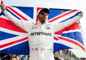 Hamilton demands huge payrise to extend Mercedes contract - report