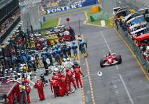 How do F1 pit stops work and why are they important?