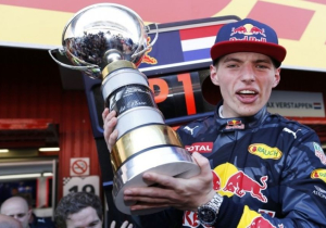 VIDEO: Verstappen geeft rondleiding over het circuit van Barcelona