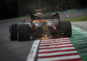 BREAKING: Verstappen crasht in oefenronde voorafgaand GP Hongarije