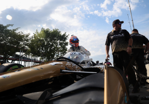 VeeKay ziet kans op podium na inhaalrace in rook opgaan: "Straf totaal onverdiend"