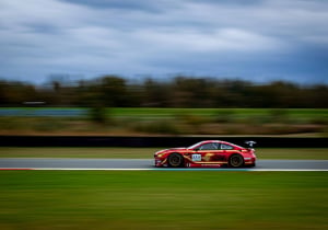Kampioen Birdsall wonderbaarlijk ongedeerd na mega-klapper op TT Circuit Assen