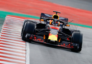 Max Verstappen: 'Kan net zo goed met een witte helm rijden'