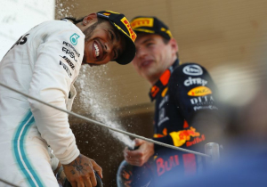 Hamilton: '18-jarigen zouden niet zomaar in de F1 moeten kunnen stappen'