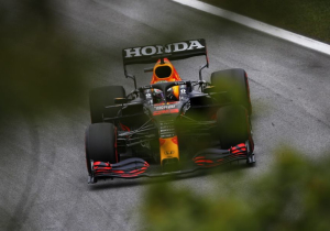 Verstappen over boete: "Hoop dat de FIA er dure wijn van gaat drinken"