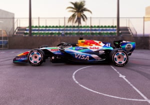 Racing Bulls viert start van WK-voetbal met speciale livery in Barcelona | F1 Shorts