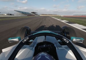 VIDEO: Aan boord bij Hamilton tijdens shakedown W13
