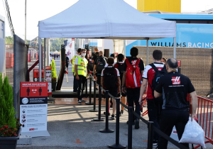 Organisatie Mexicaanse GP laat uit veiligheid voor teams minder fans toe in paddock