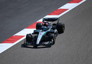 Russell snelste in eerste training Mexico, zware crash voor Albon en Bearman