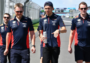 Albon over situatie coronavirus: 'Moeten FIA en F1 vertrouwen'