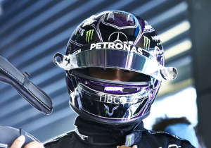 Why Hamilton has yet to sign a new Mercedes deal