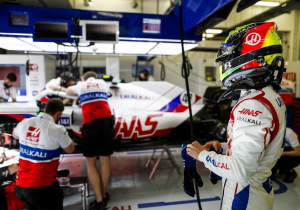 Schumacher baalt na debuut: 'Teleurgesteld over mijn fout in bocht 4'