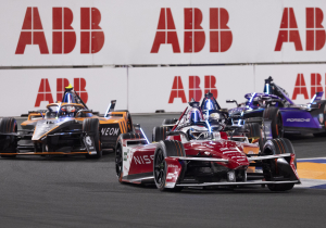 Rowland wint tweede E-Prix in Djedda, De Vries en Frijns stellen teleur