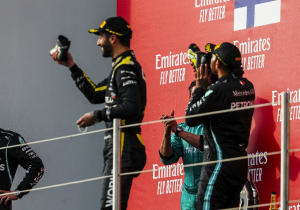 Hamilton verrast Ricciardo: "Drie jaar geleden zei hij dat hij dat nooit zou doen"