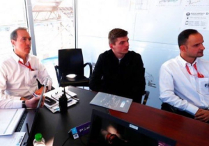 IN BEELD: De taakstraf van Max Verstappen bij de FIA