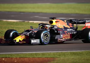 Red Bull-eigenaar verwacht titelstrijd: 'Auto en Honda-motor enorm verbeterd'