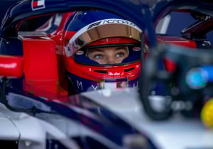 16-jarige vrouwelijke coureur tekent bij F1-opleidingsprogramma van Ferrari