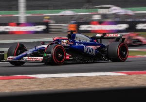 Ricciardo reveals HUGE RB weakness that makes on-track battles a 'struggle'