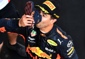 Red Bull: 'Eerst keuze nieuwe motor maken, dan om tafel met Ricciardo'