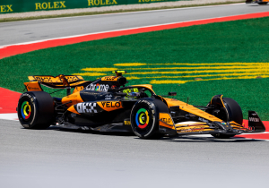 Briljante Norris verpest feestje voor Verstappen en pakt pole position in Barcelona