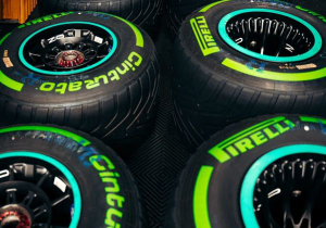 Mercedes richt ogen op klaarliggende regenbanden in pitbox