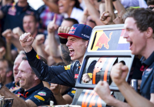 Historische eerste Grand Prix-zege Max Verstappen zondag in de herhaling