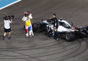 Hamilton, Vettel hail 'true legend' Alonso