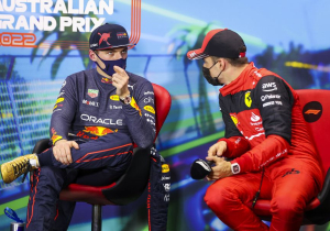 Verstappen geflankeerd door beide Ferrari-heren op persconferentie vrijdag