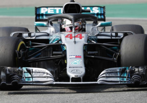 Grand Prix van Duitsland: Lewis Hamilton wint chaotische race