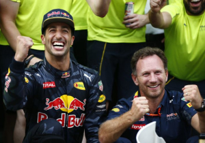 Lights Out: Ricciardo shouldn't leave, Mercedes is crisis