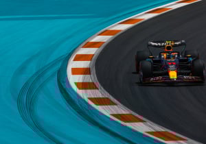 Perez leads as Hamilton in strife - Miami GP lap one recap