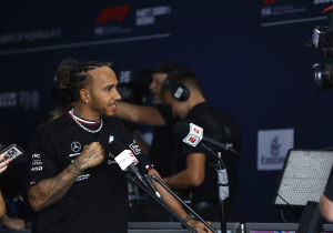 Hamilton refuses to place limit on F1 career