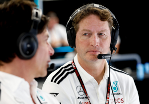 'Mercedes-Benz CEO overweegt stap naar de rechter als FIA motorfoefje verbiedt'