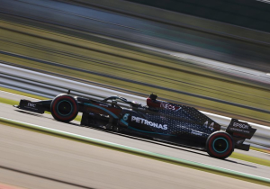 Hamilton likt wonden: "Had niet verwacht dat we zo'n last van blaren zouden hebben"