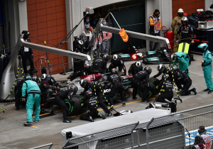 Bleekemolen neemt het op voor Hamilton en Mercedes: "Het is allemaal niet zo makkelijk"