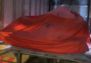 Charles Leclerc ontvangt bijzonder 'pakketje' van Ferrari