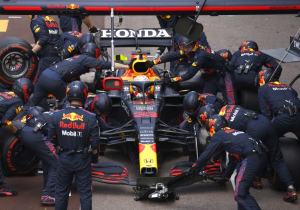 Verstappen kalmeerde Red Bull-monteurs: "Ze waren een beetje nerveus voor de race"