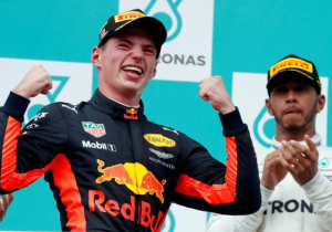 Max Verstappen reageert vanavond in Peptalk op straf FIA