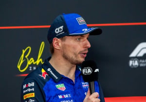 Verstappen verklaart dramatische start in Maleisië: 'Motor viel volledig uit'