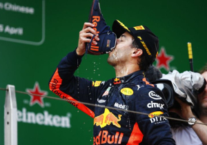 Horner: "Als we zo doorgaan, waarom zou Ricciardo dan vertrekken?"