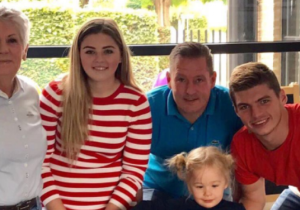 IN BEELD: Familie Verstappen viert verjaardag van de jongste telg