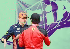 Sainz analyseert beelden Verstappen en Norris: "Pakken het net wat anders aan"