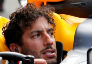 Ricciardo geeft Verstappen verjaardagscadeau: "Halve tiende kreeg hij"