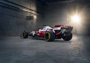 Alfa Romeo unveil C41 with ballerinas and pianists