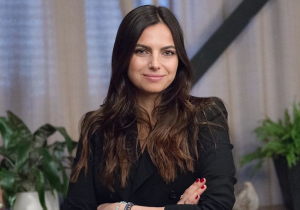 Kelly Piquet ontvangt lekkernijen uit Nederland van beste vriend Verstappen