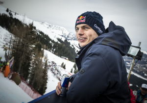 Verstappen en Kelly Piquet afgezet in Zwitserland voor wintersportvakantie