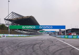 FIA blundert met papierwerk: pole position in Maleisië aan de verkeerde kant
